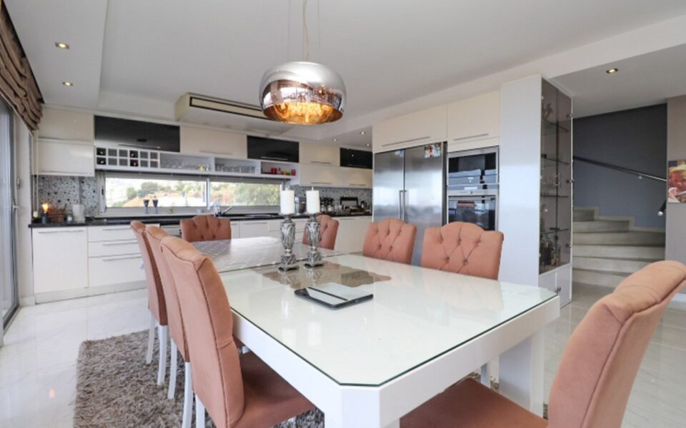 Alanya'da Satılık Deniz Manzaralı 8 Odalı Özel Villa Evler – EGV-0409