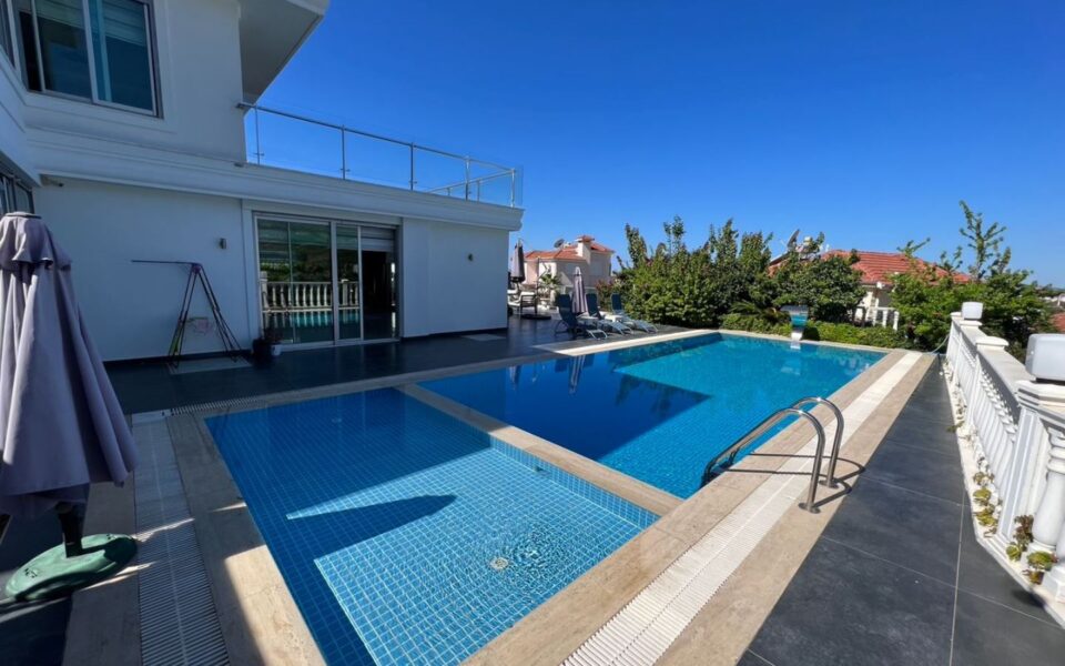 Kargicak Alanya Turkiet 400 kvm 8 rum Privat triplex villa till salu Kvl 1611 11