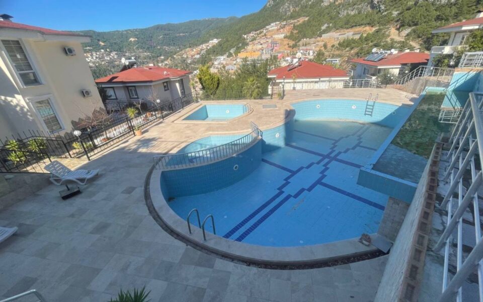 250 kvm 6 rom triplex villa til salgs i Bektas Alanya Tyrkia Bnl 0204 1