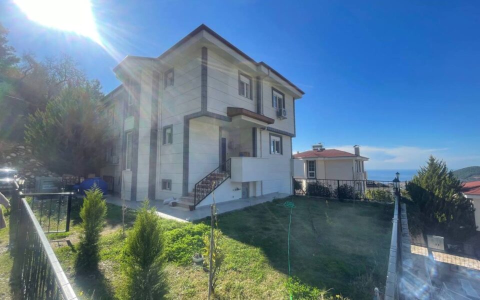 250 kvm 6 rom triplex villa til salgs i Bektas Alanya Tyrkia Bnl 0204 3