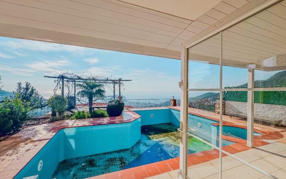 Tyrkisk statsborgerskab 5 værelses villa til salg i Alanya Tyrkiet Tvp 0708 9