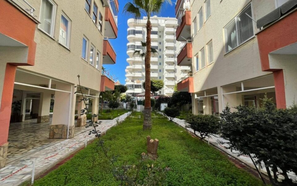 Billig møbleret 2 værelses lejlighed til salg i Mahmutlar Alanya Tyrkiet ETC-1104
