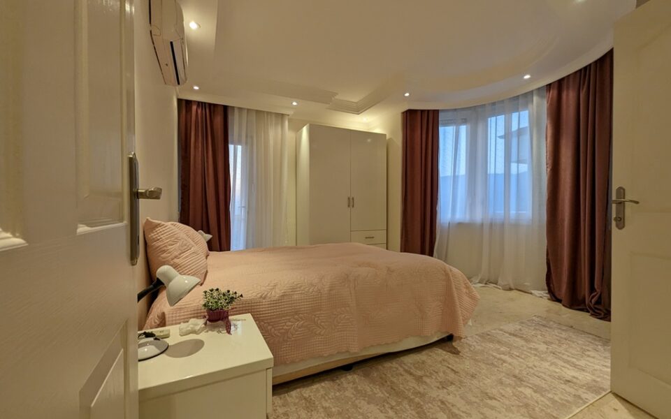 200 m² großes 4-Zimmer-Villenhaus zum Verkauf in Kargicak, Alanya, Türkei, 199.000 Euro