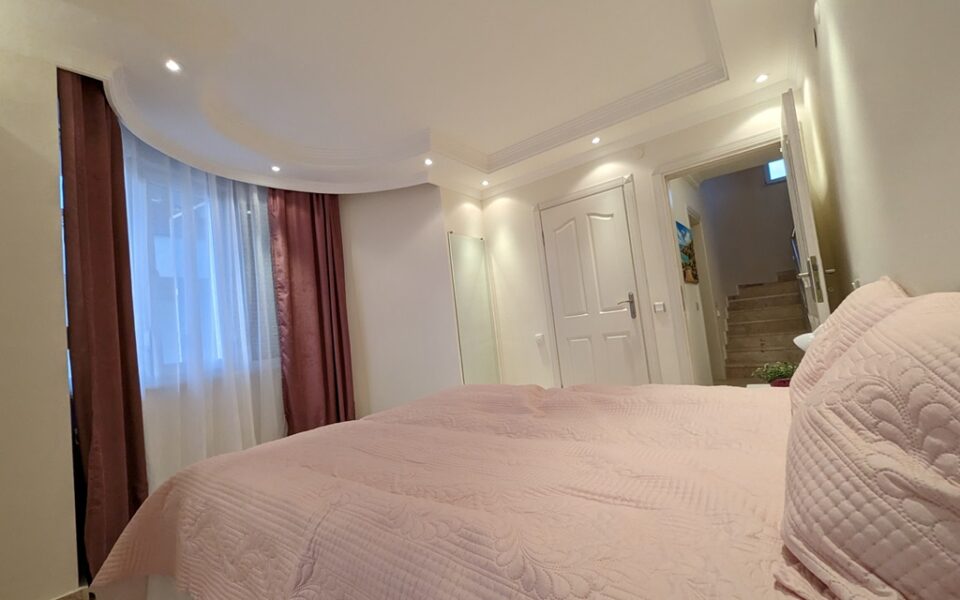 200 m² großes 4-Zimmer-Villenhaus zum Verkauf in Kargicak, Alanya, Türkei, 199.000 Euro