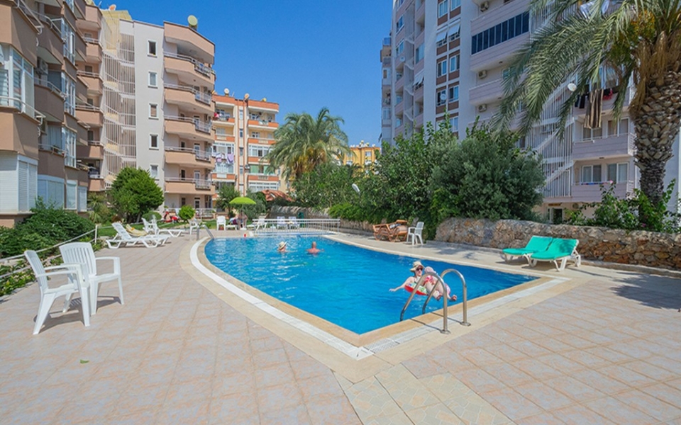 Günstige 3-Zimmer-Wohnung direkt am Strand zum Verkauf in Tosmur Alanya – 115.000 Euro
