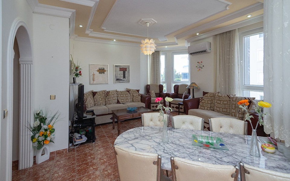 Günstige 3-Zimmer-Wohnung direkt am Strand zum Verkauf in Tosmur Alanya – 115.000 Euro