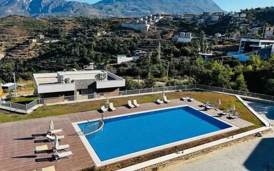 5 værelses billig villa bolig til salg med privat pool i Kargicak Alanya Fra ejer 335000 Euro 2